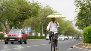 Weather Update: दिल्ली-NCR, पंजाब और यूपी में अगले 3 दिन बारिश और ओलावृष्टि की चेतावनी, लुढ़केगा पारा; जानें IMD का ताजा अपडेट