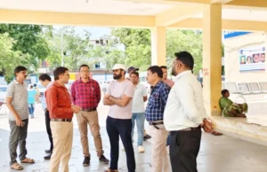 खंडवा: जिला पंचायत CEO ने किया जिला अस्पताल का निरीक्षण, मरीजों के परिजनों के लिए बनेगा गार्डन