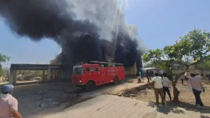 खंडवा: जेल रोड स्थित संयुक्त वाणिज्यकर कार्यालय में लगी भीषण आग, 10 साल पुराने रिकॉर्ड जलकर खाक