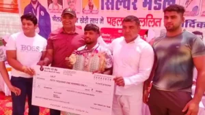 Rohtak News: लावारिस बच्चे को अपनाया और बना दिया अंतरराष्ट्रीय पहलवान, रोहतक के इस परिवार की हर तरफ हो रही तारीफ