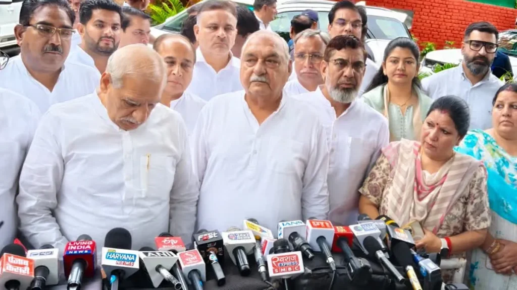 Haryana Politics: राज्यपाल से मिला कांग्रेस प्रतिनिधिमंडल, हुड्डा ने पूछा- क्यों बुलाया विशेष सत्र? महिला बिल तो पुराना मुद्दा