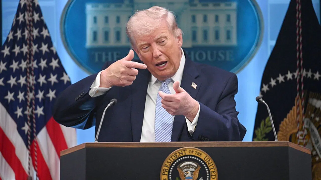 Trump Warns Iran: ‘होर्मुज में जहाज आए तो उड़ा देंगे’, ट्रंप की ईरान को दो टूक- अब होगी तेज और बेरहम कार्रवाई