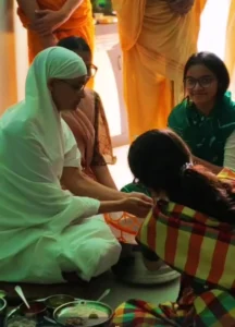 खंडवा: अक्षय तृतीया पर आचार्य श्री विभवसागर जी का मंगल प्रवेश, प्रवचन सुनने उमड़ा जैन समाज