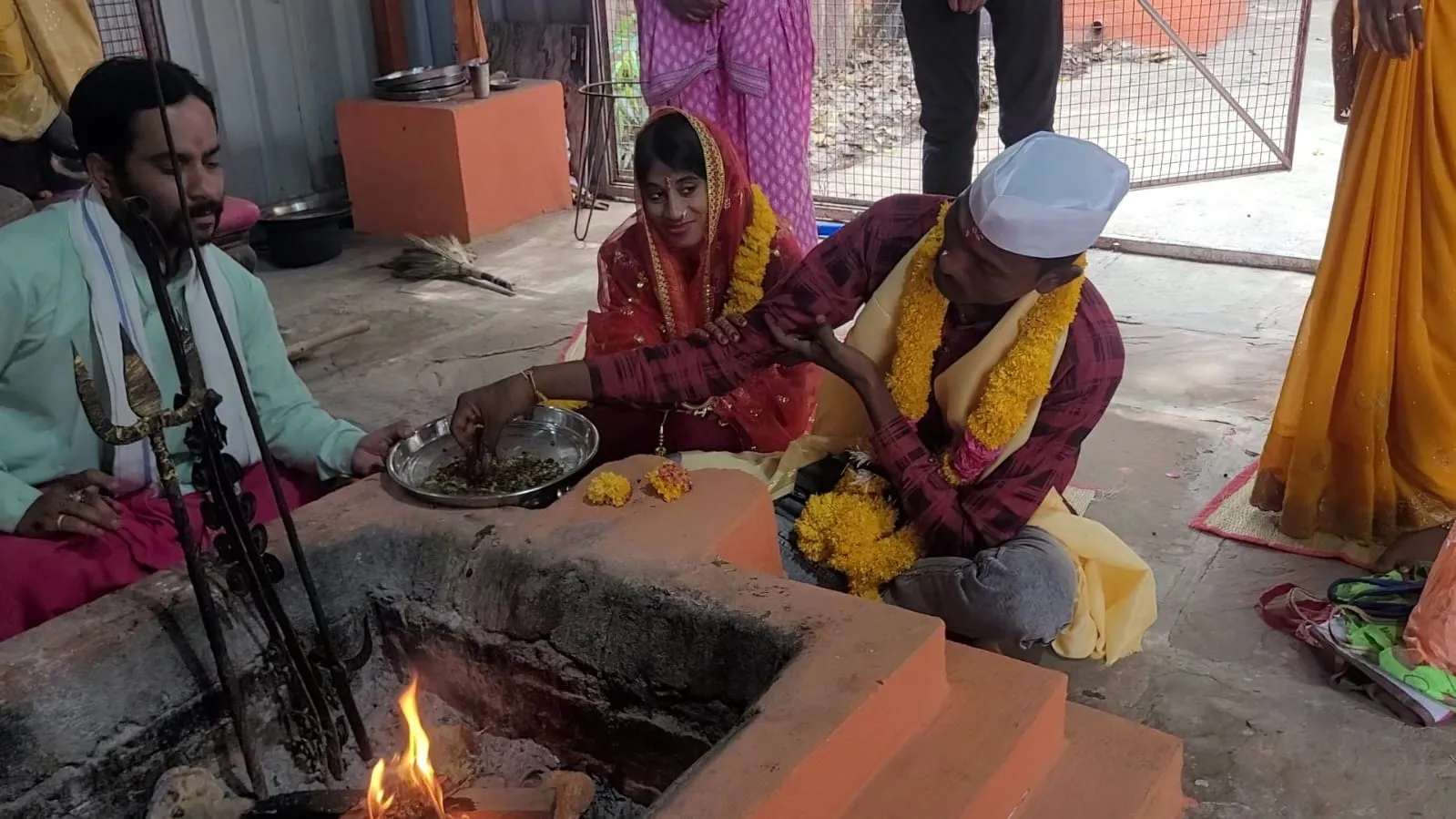 खंडवा महादेवगढ़ मंदिर: कोटा की रुखसार ने अपनाया सनातन धर्म, बनीं राधिका
