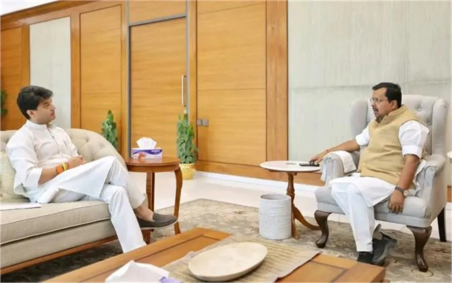 MP Politics: सिंधिया समर्थकों की ‘बेचैनी’ और दिल्ली में ‘दरबार’! क्या नियुक्तियों के फेर में फंसा है पेंच?