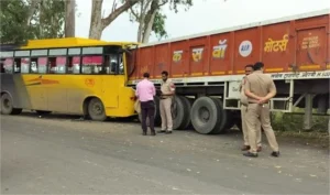 Hajipur-Talwara Road Accident: बस और ट्राले की भीषण टक्कर, ड्राइवर समेत 10 लोग गंभीर रूप से घायल