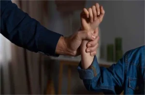 स्कूल में महिला टीचर से छेड़छाड़, बहाने से लैब में बुलाकर की अश्लील हरकतें