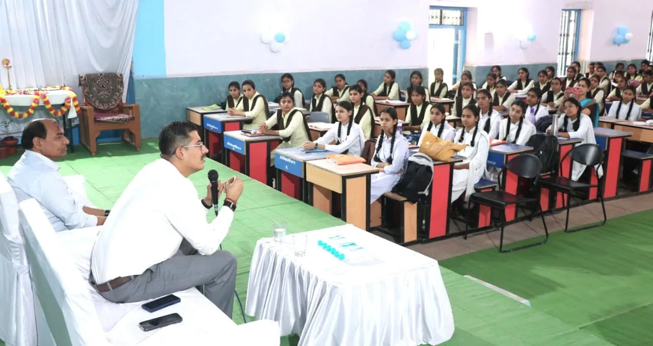 खंडवा: ‘सफलता का कोई शॉर्टकट नहीं’, कलेक्टर ऋषव गुप्ता ने छात्रों को दिया कड़ी मेहनत का मंत्र