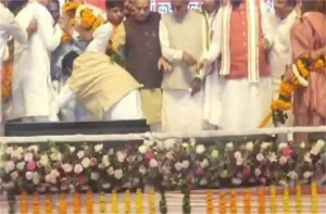 Haryana CM Rally: मुख्यमंत्री के स्वागत में टूटी विशाल माला, मंच पर ही धड़ाम से गिरे भाजपा पार्षद