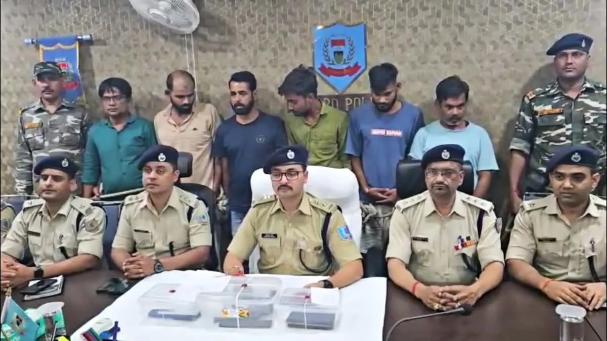 Bokaro Crime News: बोकारो में गैंगस्टर के नाम पर खौफ फैलाने वाले गिरोह का अंत! पुलिस ने 7 गुर्गों को दबोचा