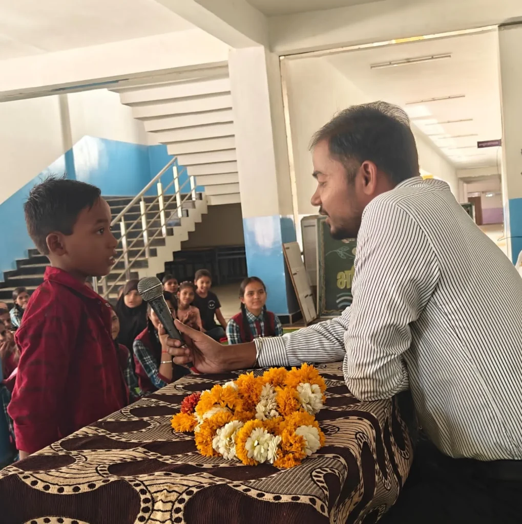 खंडवा: सांदीपनि विद्यालय मूंदी में ‘भविष्य से भेंट’, एसडीएम पंकज वर्मा ने बच्चों को दिया सफलता का मंत्र