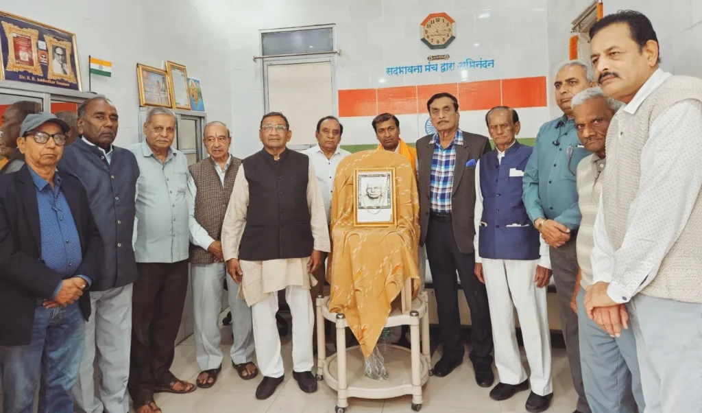 खंडवा: सद्भावना मंच ने मनाई माखनलाल चतुर्वेदी की जयंती, ‘एक भारतीय आत्मा’ को दी गई पुष्पांजलि