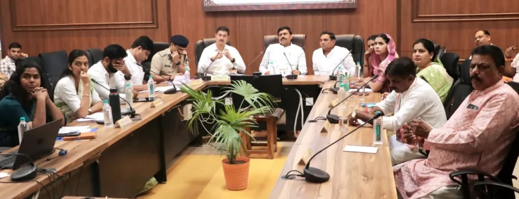 खंडवा: प्रभारी मंत्री धर्मेंद्र सिंह लोधी का कड़ा एक्शन, जनजातीय कार्य विभाग के अवैध तबादले और नियुक्तियां रद्द