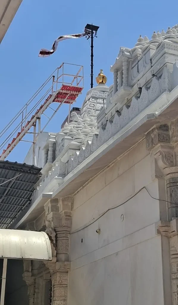 Jain Samaj Khandwa: जगवल्लभ पार्श्वनाथ तीर्थधाम में फहराई गई धर्म ध्वजा, सत्तरभेदी पूजा का हुआ आयोजन