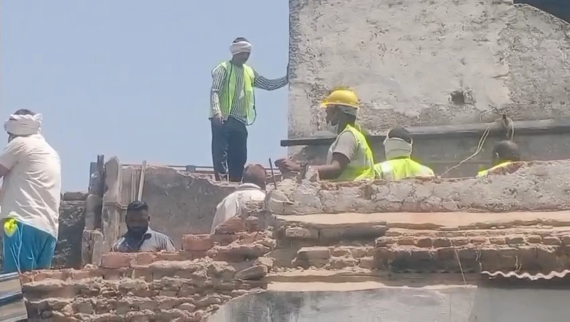 Khandwa Imlipura Action: अवैध बूचड़खाने पर प्रशासन का हथौड़ा, शहर से बाहर शिफ्ट होगा स्लॉटर हाउस