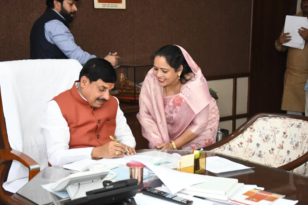 खंडवा: कर्मवीर विद्यापीठ को बचाने के लिए एकजुट हुआ निमाड़, MLA छाया मोरे ने CM से की मुलाकात