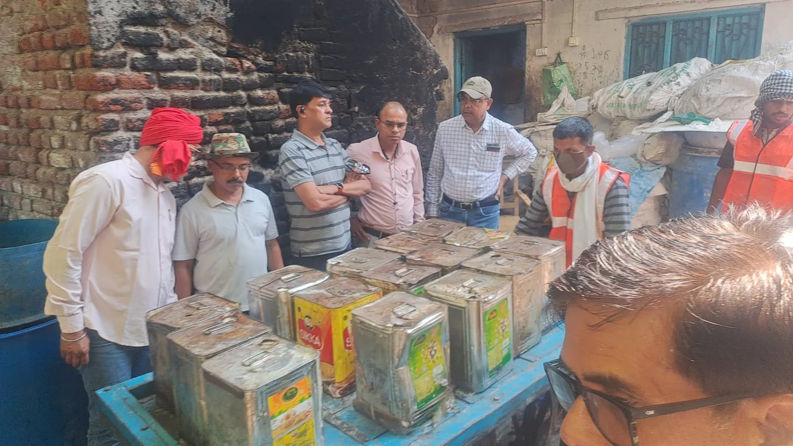 खंडवा: इमलीपुरा में अवैध स्लॉटर हाउस पर छापा, भारी मात्रा में पशु अवशेष और चर्बी जब्त