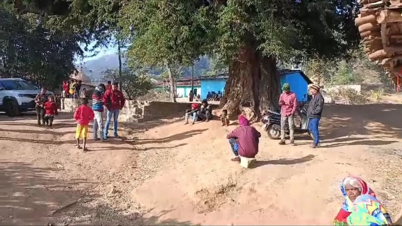 Crime News: मायके जाने की जिद पर पति ने की पत्नी की कुल्हाड़ी से हत्या, रातभर खून से सनी लाश के पास सोता रहा आरोपी