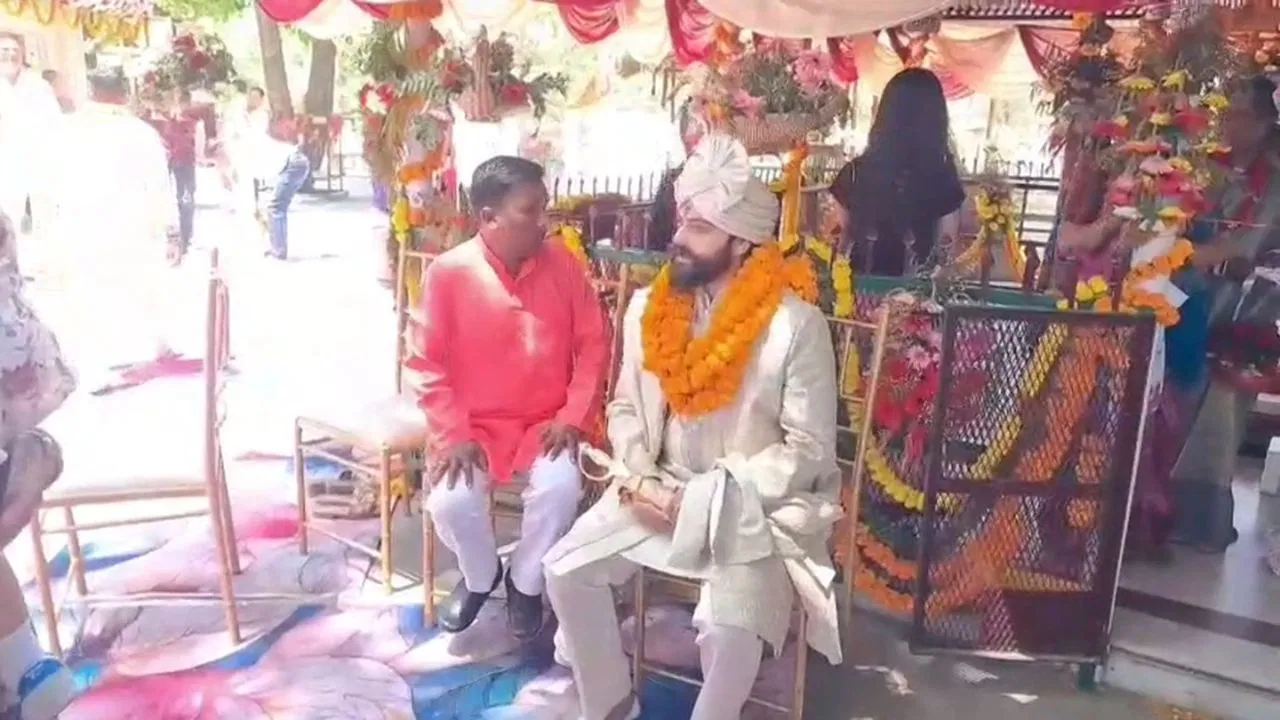 Minister Son Wedding: जंगल में होनी थी मंत्री के बेटे की VIP शादी, बवाल के बाद उखड़ा पंडाल, सादे अंदाज में हुए 7 फेरे