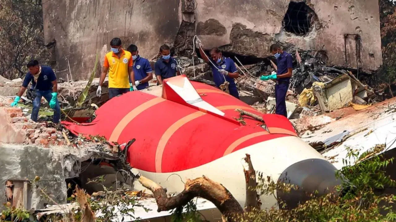 Air India Crash Tragedy: अहमदाबाद विमान हादसे में परिवार खोने वाले मोहम्मद शेठवाला को झटका, ब्रिटेन ने दिया ‘देश छोड़ो’ का आदेश