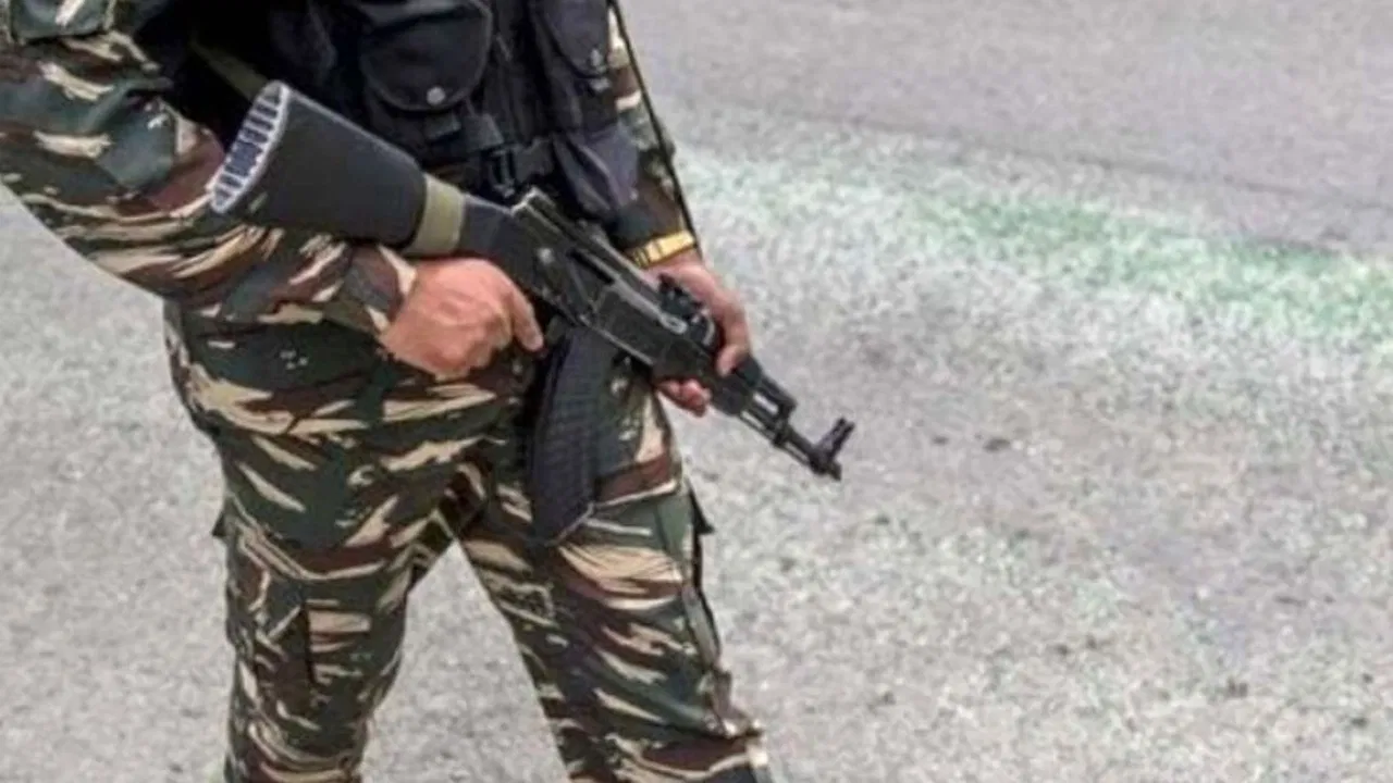 जम्मू-कश्मीर: कुपवाड़ा में सर्विस गन की गोली लगने से सेना के जवान की मौत, इलाके में शोक की लहर