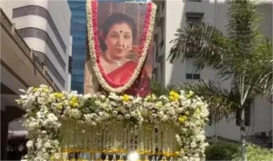 सुरों की मल्लिका की अंतिम विदाई: राजकीय सम्मान के साथ पंचतत्व में विलीन होंगी Asha Bhosle, भावुक हुआ पूरा देश