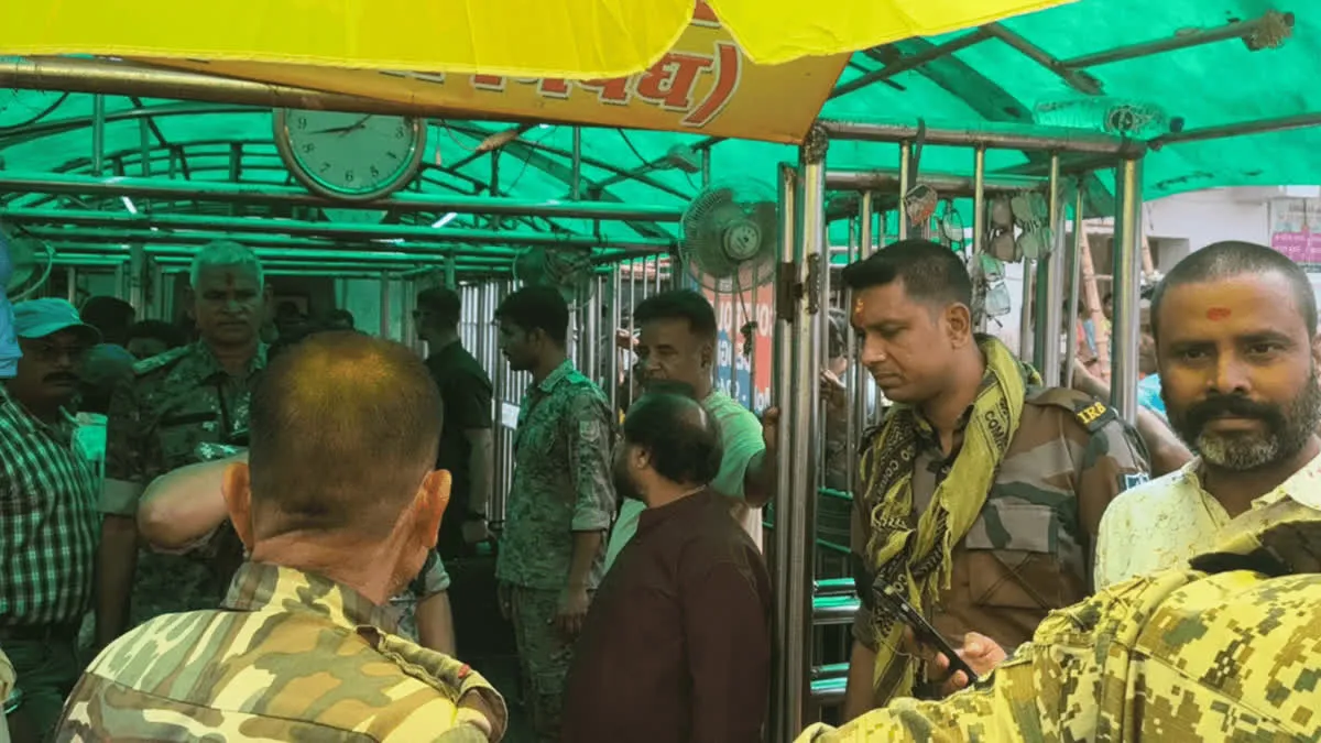 Deoghar: बाबा बैद्यनाथ मंदिर की सुरक्षा अब होगी अभेद्य, पाकिस्तानी करेंसी मिलने के बाद प्रवेश द्वारों पर लगेंगे DFMD; जवानों की संख्या बढ़ी