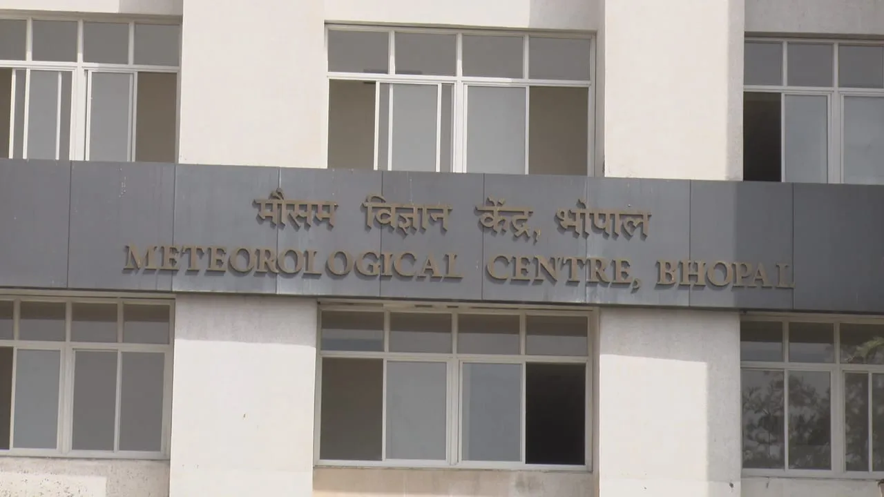 MP Weather Alert: मध्य प्रदेश में 43 डिग्री के साथ नर्मदापुरम सबसे गर्म, भीषण गर्मी के कारण बदला स्कूलों का समय; जानें नई टाइमिंग