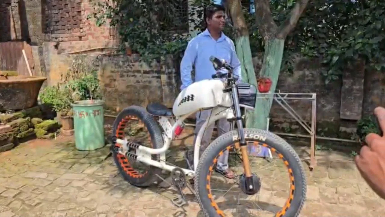 Katihar News: कटिहार के लाल का कमाल! मात्र 7 रुपये में चलेगी 100 KM, बना डाली सबसे सस्ती ई-साइकिल