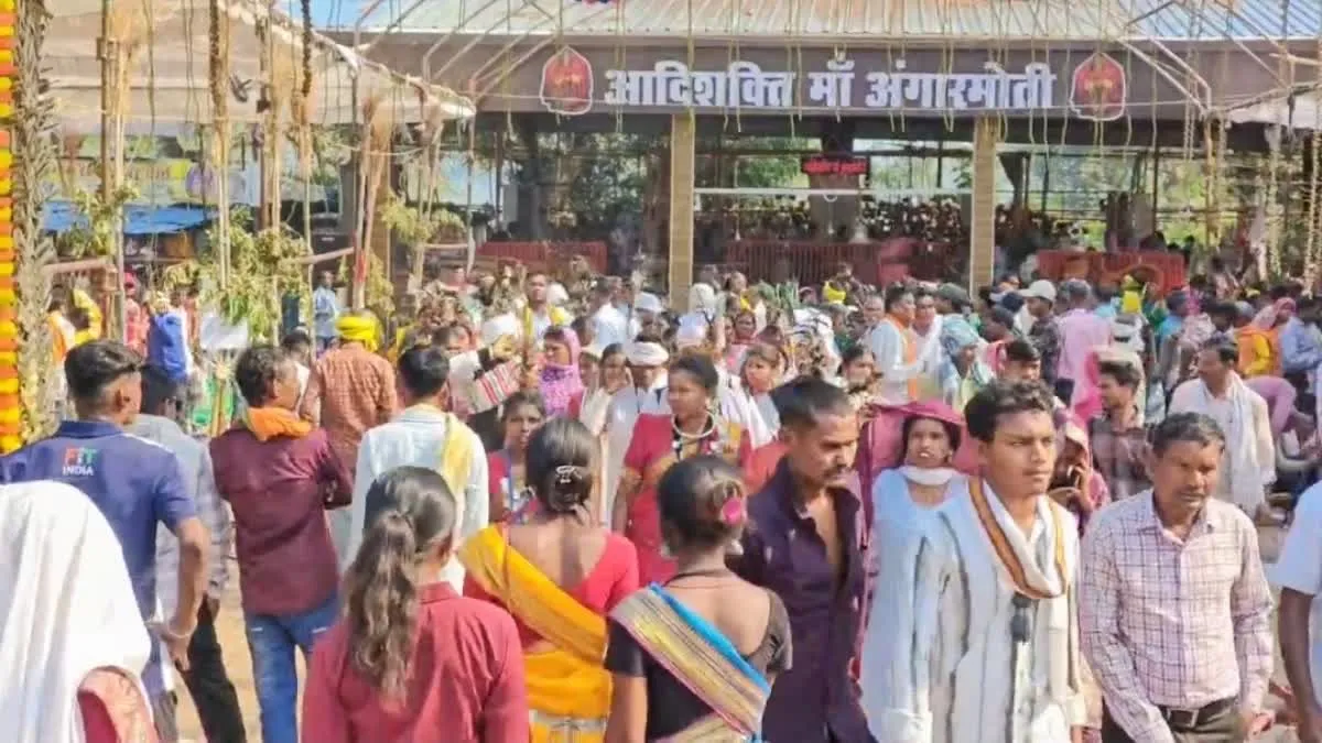 Dhamtari News: धमतरी में 63 जोड़ों का सामूहिक विवाह, CM के न आने पर अरविंद नेताम बोले- अंगारमोती माता से लगाएंगे अर्जी