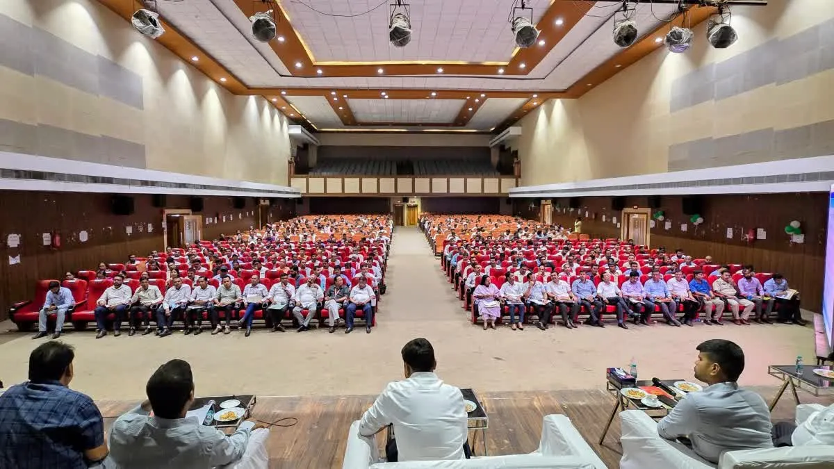 Dhanbad Treasury Scam: ट्रेजरी घोटाले के बाद प्रशासन सख्त, धनबाद में 3 साल से जमे क्लर्कों का होगा तबादला; लिस्ट तैयार