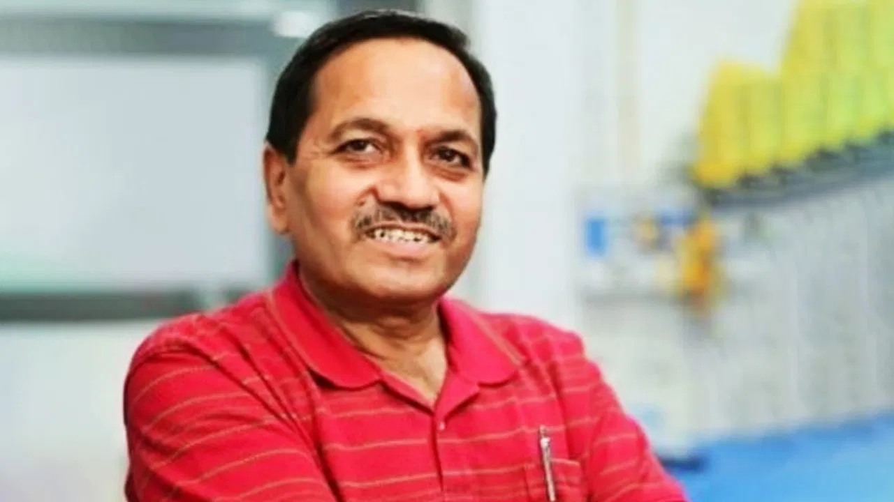 प्रयागराज का नामी डॉक्टर बना ‘हैवान’! इलाज के दौरान छात्रा से बैड टच और कपड़े उतरवाने का आरोप; डॉ. कार्तिकेय शर्मा पर FIR