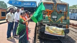 Durg News: ‘रामलला दर्शन योजना’ के तहत 178 श्रद्धालु अयोध्या रवाना; मेयर धीरज बाकलीवाल ने दिखाई हरी झंडी