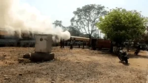 Shahdol Train Fire: शहडोल में ट्रेन की बोगी में लगी भीषण आग, मची चीख-पुकार; जानें क्या रही वजह