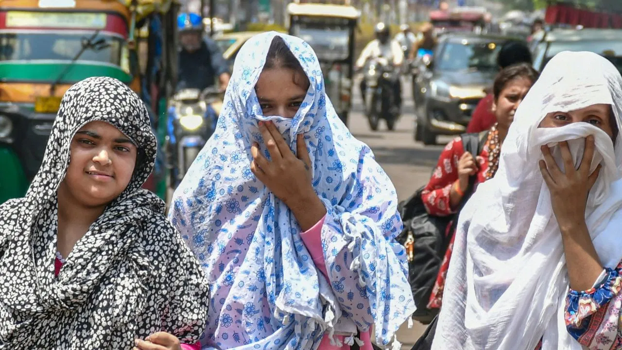 Weather Update: यूपी में पारा 47°C के पार, दिल्ली में रिकॉर्ड गर्मी; जानें बिहार में कब होगी बारिश और MP-राजस्थान का हाल
