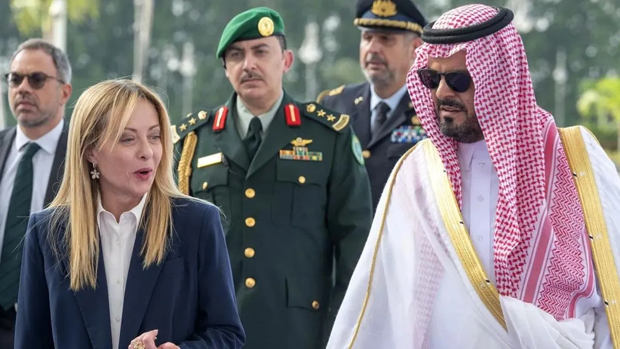 Meloni-MBS Meeting: जंग के बीच खाड़ी देशों के दौरे पर इटली की PM मेलोनी, सऊदी क्राउन प्रिंस से की मुलाकात; क्या है एजेंडा?