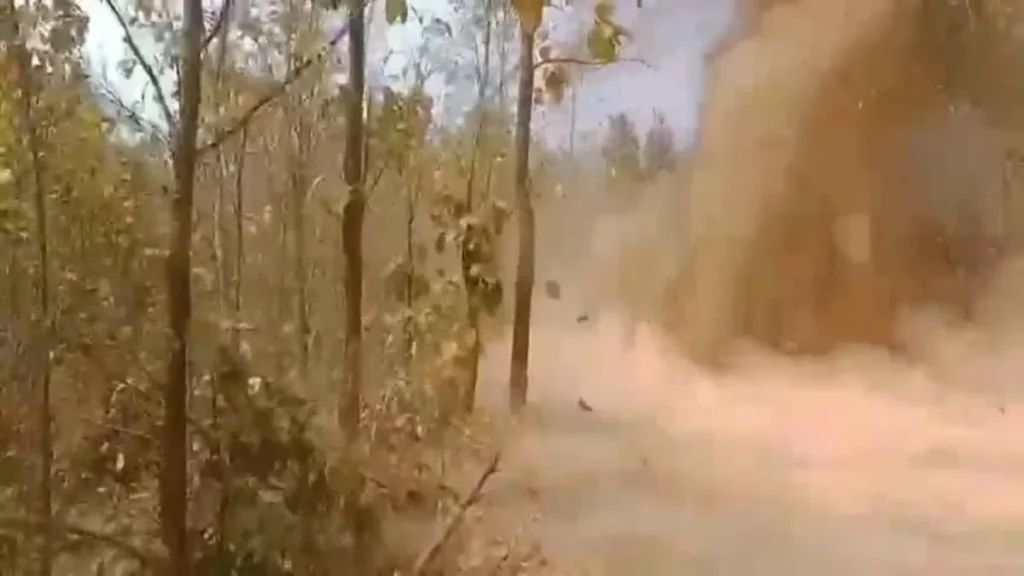 Saranda Forest Blast: सारंडा के जंगलों में बड़ा IED ब्लास्ट! CRPF जवान घायल, नक्सलियों के खिलाफ सर्च ऑपरेशन तेज