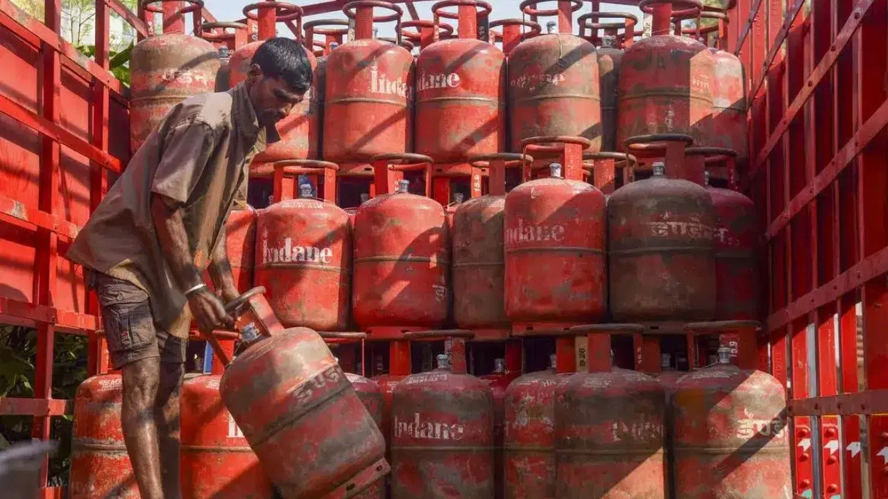 LPG सिलेंडर पर अफवाह फैलाने वालों की खैर नहीं! केंद्र सरकार सख्त, राज्यों को दिया ‘कंट्रोल’ का आदेश