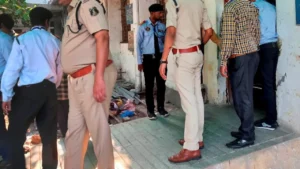 खौफनाक: शक में बना हैवान! तलवार से बुजुर्ग का गला रेता और निकाल लीं आंखें, परिवार के 7 लोगों को भी मरणासन्न किया