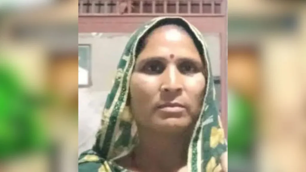 Agra Temple Accident: आगरा में बड़ा हादसा! मंदिर के त्रिशूल से टकराया हाईटेंशन तार, घंटा छूते ही महिला की मौत