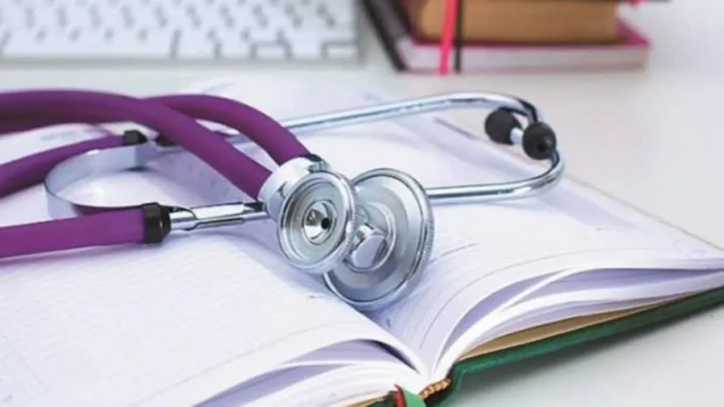 AI पर अंधाधुंध भरोसा पड़ सकता है भारी! PGI डॉक्टर की बड़ी चेतावनी— “इसे डॉक्टर न समझें, सिर्फ जानकारी तक रखें सीमित”