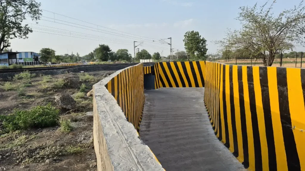 Bhopal vs Ratlam: भोपाल के 90 डिग्री ब्रिज के बाद अब रतलाम का ‘खतरनाक’ अंडरपास, हादसों ने बढ़ाई लोगों की टेंशन