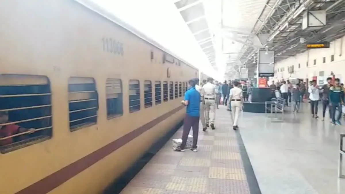 Railway News: छत्तीसगढ़ के रेल यात्रियों को बड़ी राहत, दुर्ग-शालीमार समर स्पेशल ट्रेन की घोषणा; ऐसे मिलेगी कंफर्म बर्थ