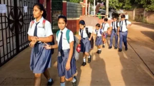 School Holidays 2026: भीषण गर्मी के बीच स्कूलों में छुट्टियों की घोषणा, जानें आपके राज्य में कब से बंद होंगे स्कूल