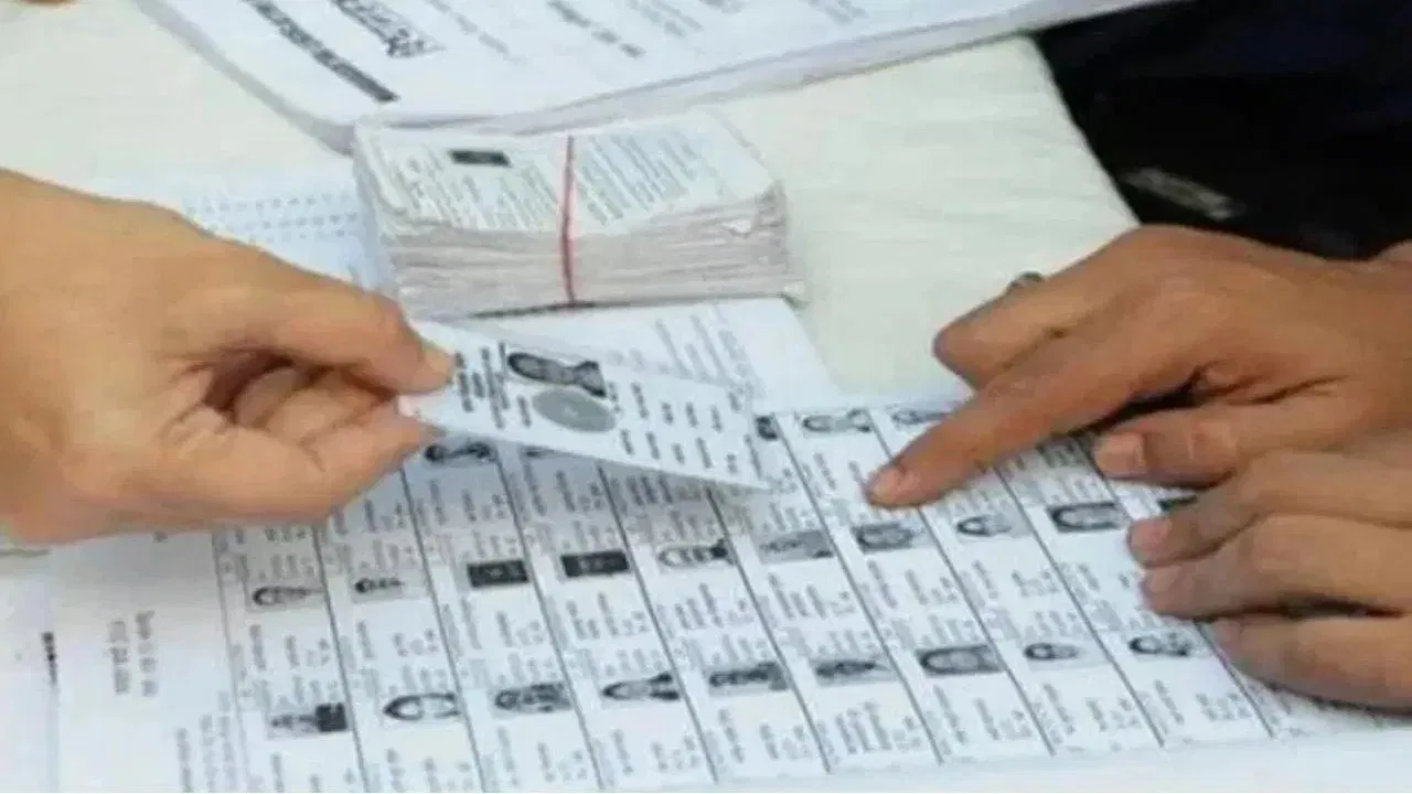 Election Counting 2026: सुरक्षा में कोई चूक नहीं! काउंटिंग सेंटर्स पर QR कोड सिस्टम लागू, बिना डिजिटल पास नहीं मिलेगा प्रवेश