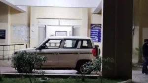 यमुनानगर में चालान काटने पर बवाल: बुलेट सवार युवक और ट्रैफिक पुलिसकर्मी आपस में भिड़े, बीच सड़क पर हुई जमकर हाथापाई