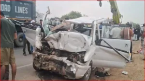 NH-27 Accident: अयोध्या से लौट रहे श्रद्धालुओं की कार ट्रक से टकराई, 6 की मौत; नेशनल हाईवे-27 पर बिछी लाशें
