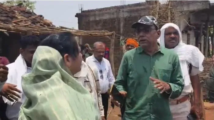 पंधाना के बंधान फलिया में जले 4 घर, विधायक ने अधिकारियों को दिए राशन-मकान की व्यवस्था के निर्देश