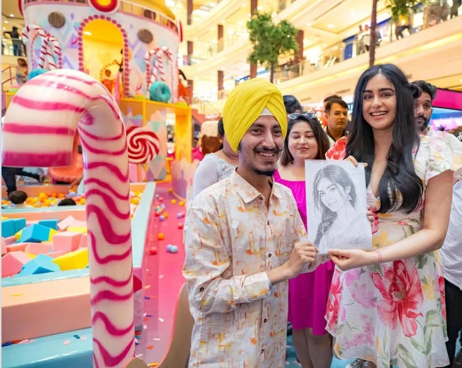 Adah Sharma Viral Video: लखनऊ में फैन से मिलीं अदा शर्मा, सांकेतिक भाषा में बात कर जीता सबका दिल