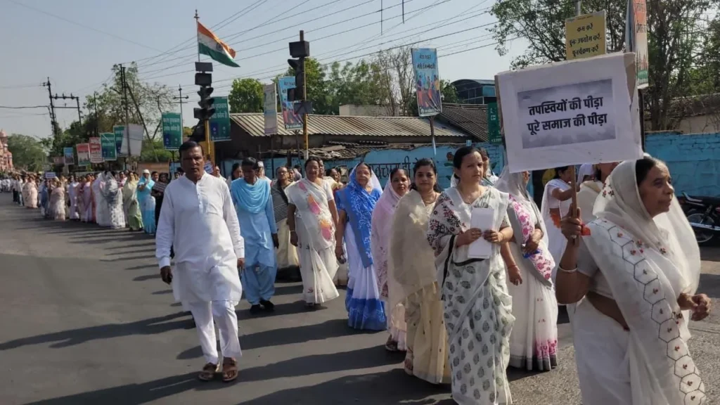 Jain Samaj Protest Khandwa: रीवा हादसे पर जैन समाज में भारी आक्रोश, राष्ट्रीय संत सुरक्षा नीति लागू करने की मांग